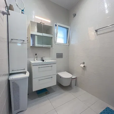 Al De Burada Apartment